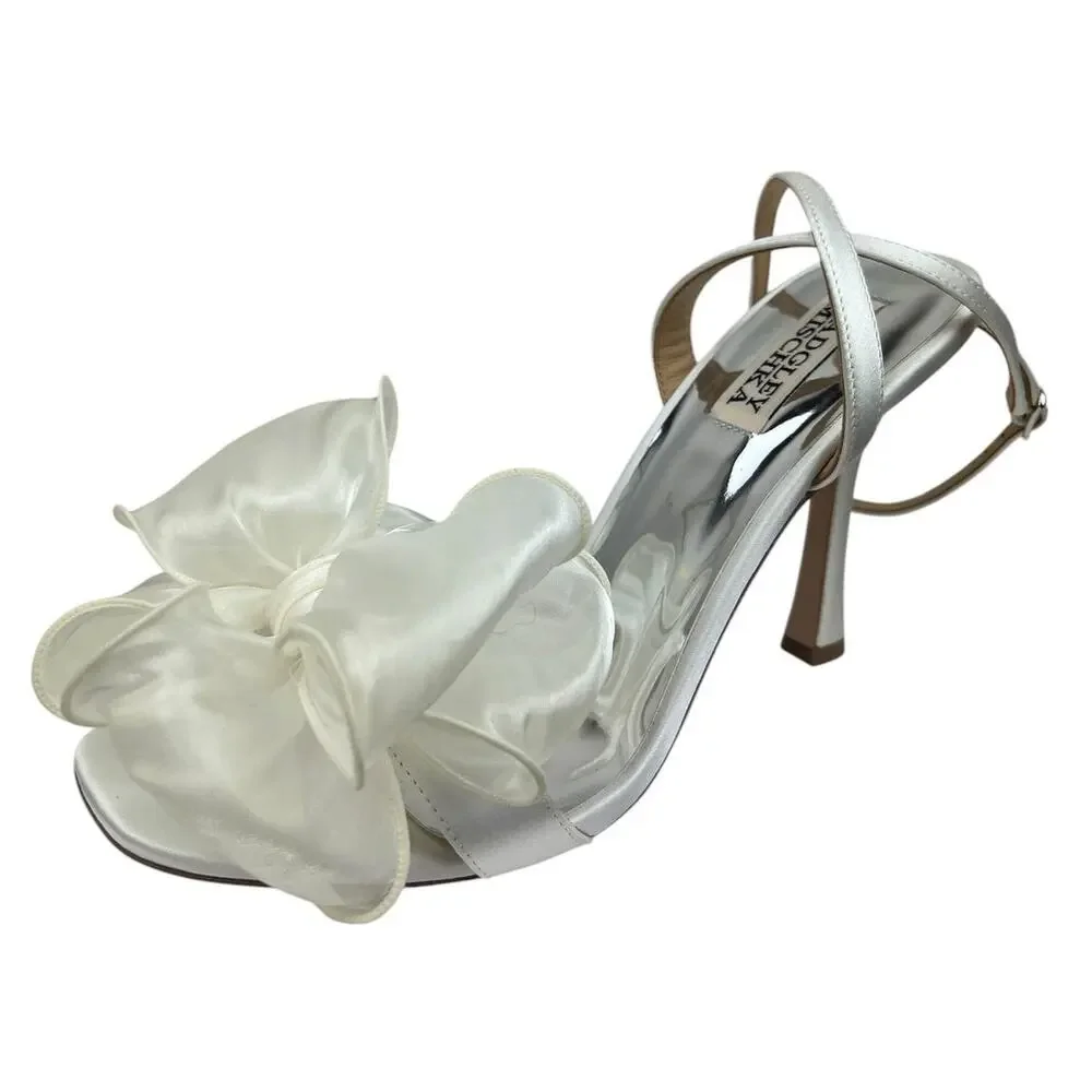 NWOB Badgley Mischka Nessie Bowed Stiletto Heel sz 8.5 White Bridal Wedding
